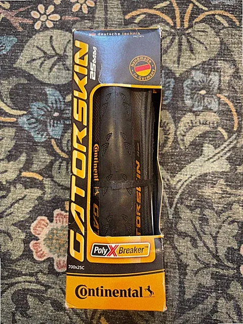 Continental Gatorskin 700x25C Folding Tire - Black